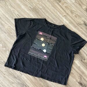 SHEIN Black Short Sleeve Tee with Graphic Design